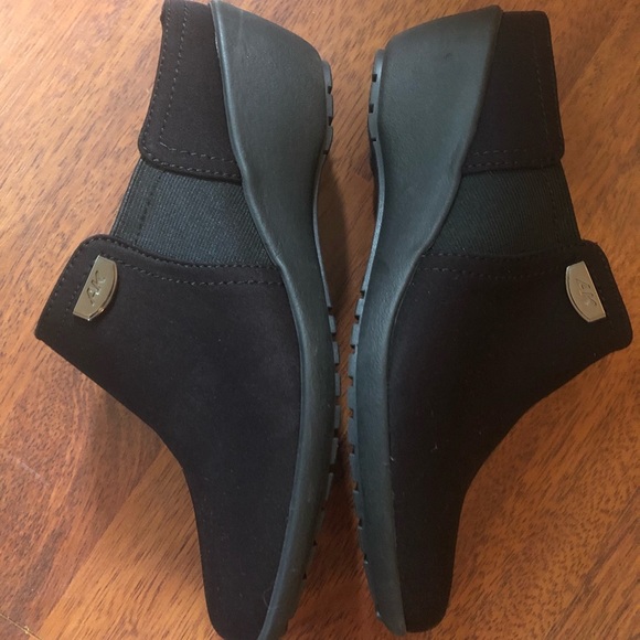 Anne Klein black clog mules with rubber soles Ladies size 7.5 - Picture 2 of 9